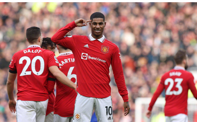 据目击者描 据目击者描